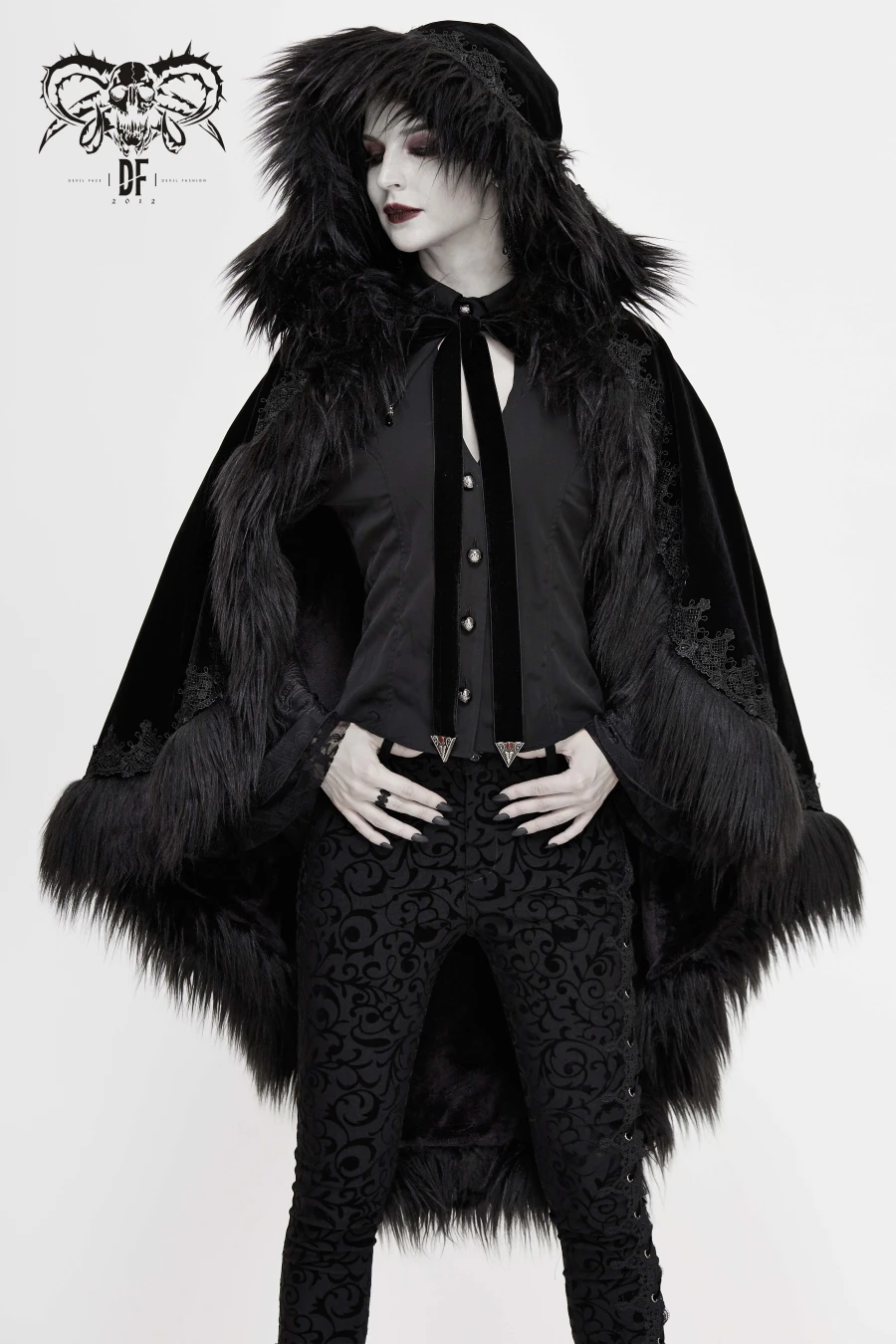 Cape DEVIL FASHION 'romance Noire'