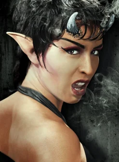 Oreilles De Démon Application En Latex